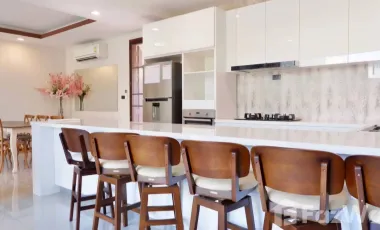 Spacious Luxury Home with Private Pool and Mountain View