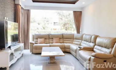 Spacious Luxury Home with Private Pool and Mountain View