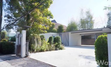 Spacious Luxury Home with Private Pool and Mountain View