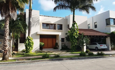 CASA  EN RENTA RESIDENCIAL VILLA MAGNA CON O SIN MUEBLES CANCÚN QUINTANA ROO