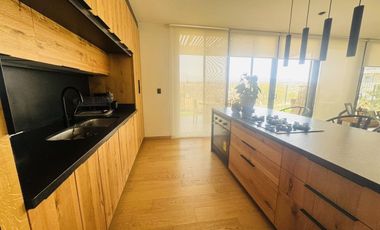 CASA EN RENTA EN LOMAS DEL CAMPANARIO IV (CON RECÁMARA EN PB)