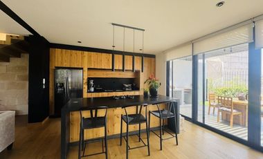 CASA EN RENTA EN LOMAS DEL CAMPANARIO IV (CON RECÁMARA EN PB)