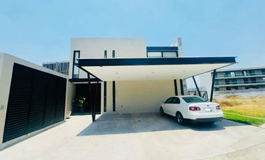 CASA EN RENTA EN LOMAS DEL CAMPANARIO IV (CON RECÁMARA EN PB)