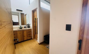 CASA EN RENTA EN LOMAS DEL CAMPANARIO IV (CON RECÁMARA EN PB)