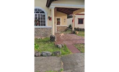 VENDO.CASA.DE SEGUNDA EN.ALTO.BOQUETE