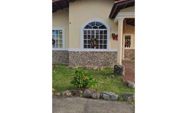 VENDO.CASA.DE SEGUNDA EN.ALTO.BOQUETE