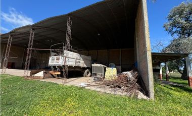 Vendo Lote de 1 Ha Con Casas y Galpón en San Justo, Entre Ríos.