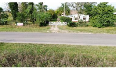 Vendo Lote de 1 Ha Con Casas y Galpón en San Justo, Entre Ríos.