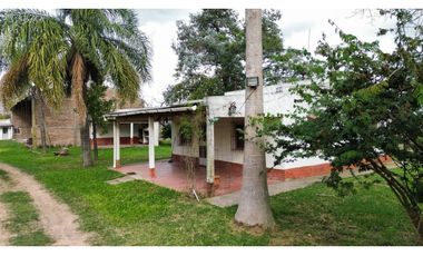 Vendo Lote de 1 Ha Con Casas y Galpón en San Justo, Entre Ríos.