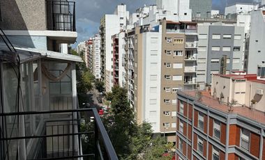 2 ambientes a la calle con balcón en el Centro