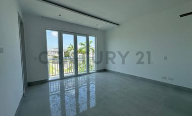 Casa de estreno con acabados de lujo en Urbanización Aires Norte