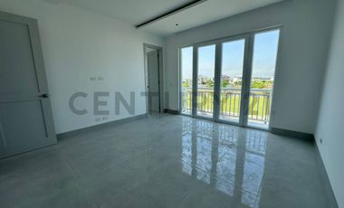 Casa de estreno con acabados de lujo en Urbanización Aires Norte