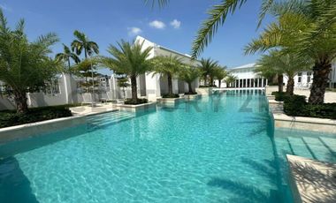 Casa de estreno con acabados de lujo en Urbanización Aires Norte