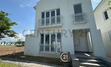 Casa de estreno con acabados de lujo en Urbanización Aires Norte