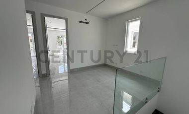 Casa de estreno con acabados de lujo en Urbanización Aires Norte