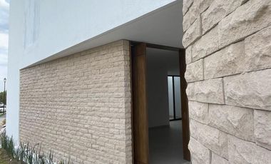 EN RENTA CASA NUEVA EN COTO RESERVA SAN NICOLAS AL PONIENTE DE AGUASCALIENTES