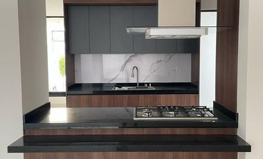 EN RENTA CASA NUEVA EN COTO RESERVA SAN NICOLAS AL PONIENTE DE AGUASCALIENTES