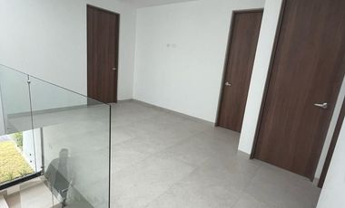 EN RENTA CASA NUEVA EN COTO RESERVA SAN NICOLAS AL PONIENTE DE AGUASCALIENTES
