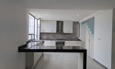 Casa en Venta Y Renta Zibata, Recámara P/B, Roof Garden, Cuarto de Servicio