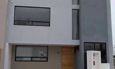 Casa en Venta Y Renta Zibata, Recámara P/B, Roof Garden, Cuarto de Servicio