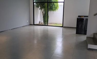 Casa en Venta Y Renta Zibata, Recámara P/B, Roof Garden, Cuarto de Servicio