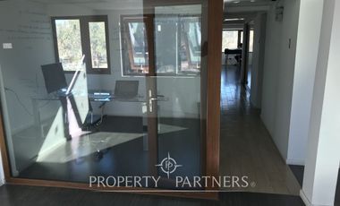 Se vende edificio comercial de 4 pisos en Loteo Abaroa.