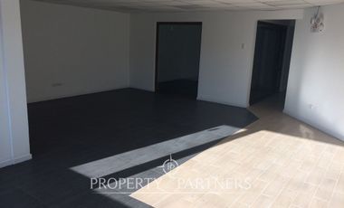 Se vende edificio comercial de 4 pisos en Loteo Abaroa.