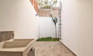 CASA EN VENTA EN MORELIA, COL. JARDÍN MORELIA