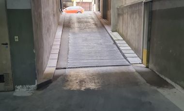 Cochera cubierta en Palermo Soho. Portón automático en subsuelo. Fácil acceso