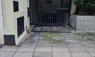Cochera cubierta en Palermo Soho. Portón automático en subsuelo. Fácil acceso