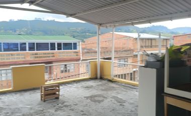 1.	¡Invierta O Viva A Lo Grande En Sibaté! Espaciosa Casa De 2 Niveles + Terraza, A Pasos Del Parque Principal.