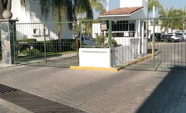 Renta casa con recamara en planta baja, Corregidora, Querétaro