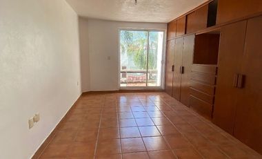 Renta casa con recamara en planta baja, Corregidora, Querétaro