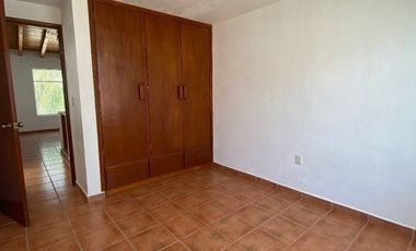 Renta casa con recamara en planta baja, Corregidora, Querétaro