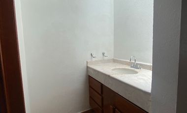 Renta casa con recamara en planta baja, Corregidora, Querétaro