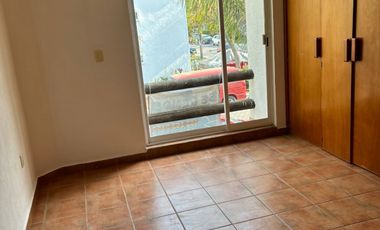 Renta casa con recamara en planta baja, Corregidora, Querétaro