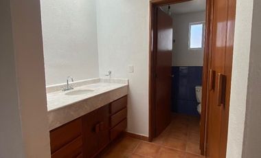 Renta casa con recamara en planta baja, Corregidora, Querétaro