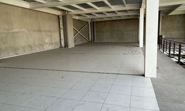 Locales en renta en plaza comercial