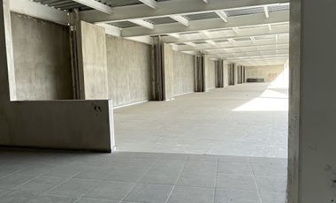 Locales en renta en plaza comercial