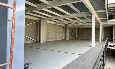 Locales en renta en plaza comercial
