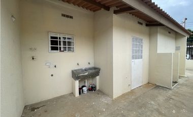 Se alquila casa en Montelimar