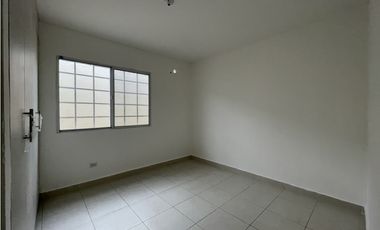 Se alquila casa en Montelimar
