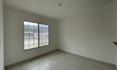 Se alquila casa en Montelimar