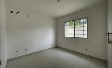 Se alquila casa en Montelimar