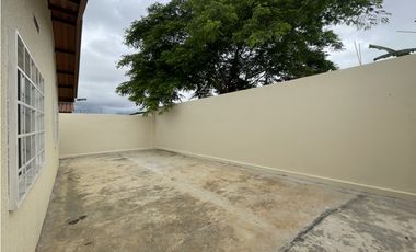 Se alquila casa en Montelimar