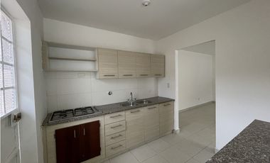 Se alquila casa en Montelimar