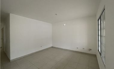 Se alquila casa en Montelimar