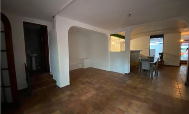 OBARRIO / LOCAL CASA COMERCIAL CON JARDIN / 600M2 / VIA PRINCIPAL