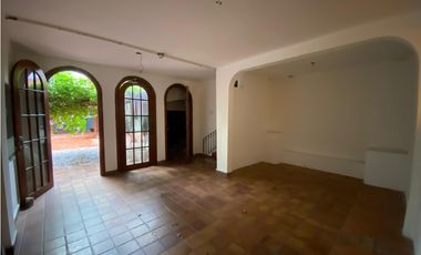 OBARRIO / LOCAL CASA COMERCIAL CON JARDIN / 600M2 / VIA PRINCIPAL