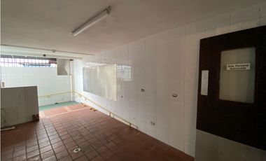 OBARRIO / LOCAL CASA COMERCIAL CON JARDIN / 600M2 / VIA PRINCIPAL